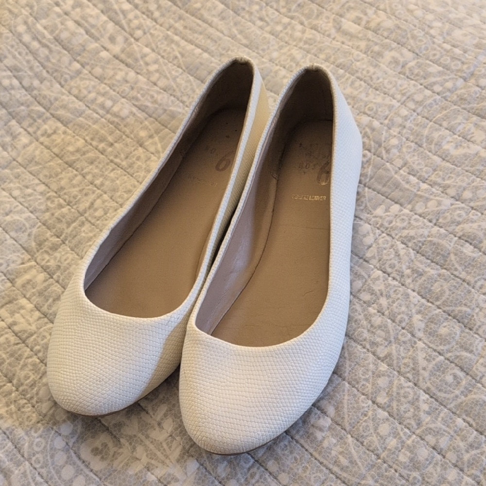 Mix No 6 White Leather Women's Flats, Size 7.5